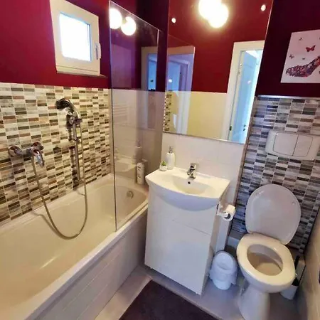 Lovely 3-bedroom In The Center *