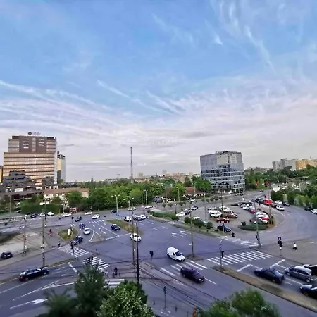 Lovely 3-bedroom In The Center Apartment