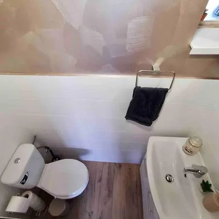 Apartmán Lovely 3-bedroom In The Center *