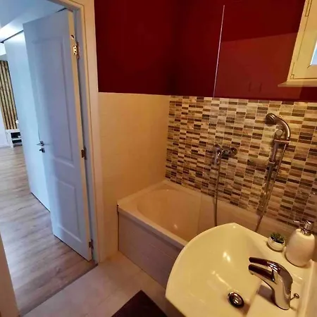 Apartmán Lovely 3-bedroom In The Center Temešvár