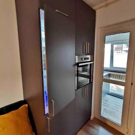 Apartmán Lovely 3-bedroom In The Center *