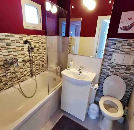 Lovely 3-bedroom In The Center *