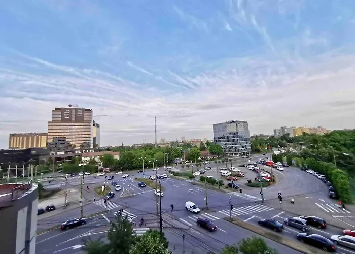 Lovely 3-bedroom In The Center Apartment