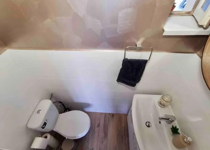 Apartment Lovely 3-bedroom In The Center *