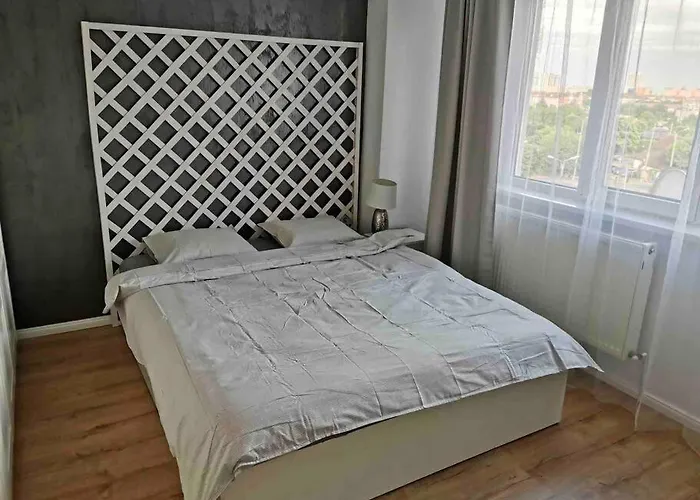 Apartment Lovely 3-bedroom In The Center