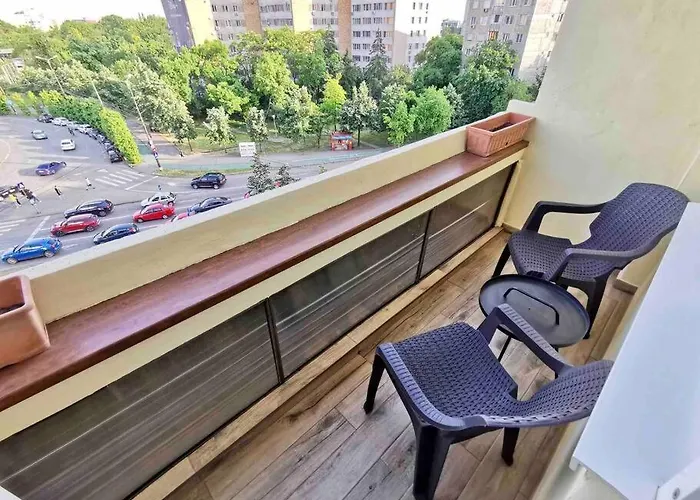 Lovely 3-bedroom In The Center Apartment *