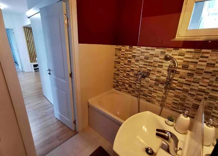 Apartment Lovely 3-bedroom In The Center Timişoara