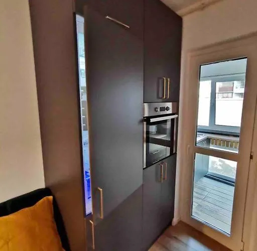 Apartment Lovely 3-bedroom In The Center *