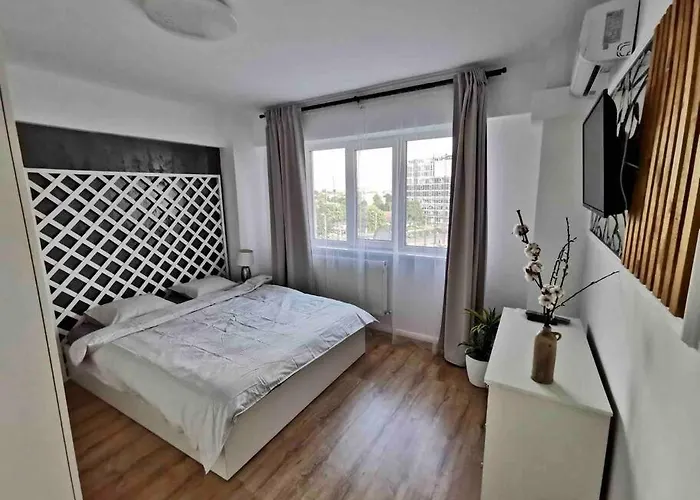 Apartment Lovely 3-bedroom In The Center *