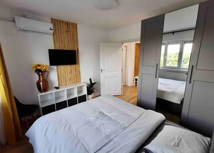 Apartment Lovely 3-bedroom In The Center *