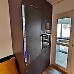 Appartement Lovely 3-bedroom In The Center *