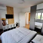 Appartement Lovely 3-bedroom In The Center *