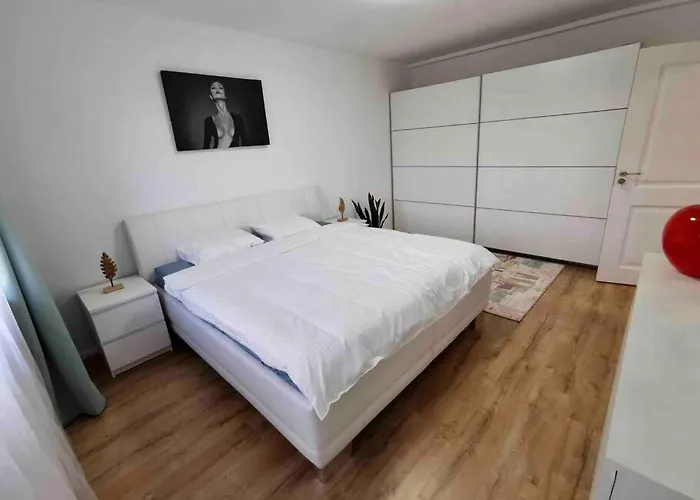 Lovely 3-bedroom In The Center